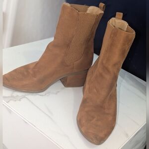 Express Chelsea Ankle Boots
Size 7